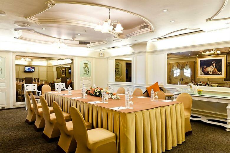Hotel Royal Princess Larn Luang