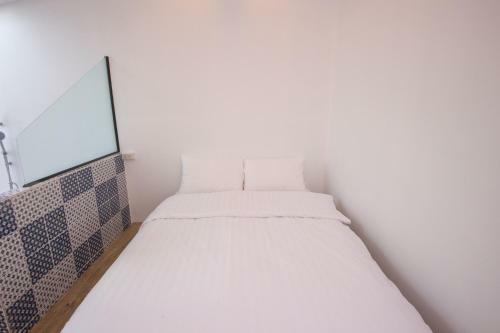 Glur Bangkok Hostel & Coffee Bar