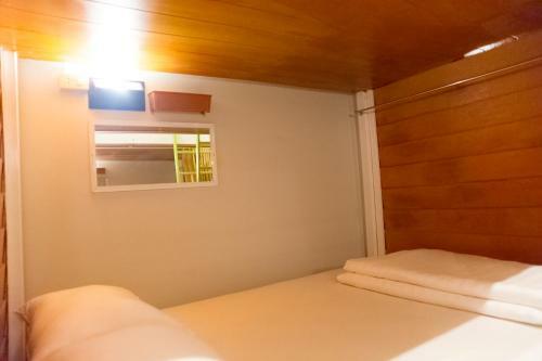Glur Bangkok Hostel & Coffee Bar