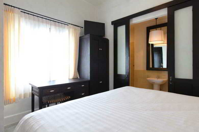 99 The Gallery Hotel