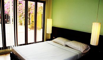 Hostal Smile House Guesthouse
