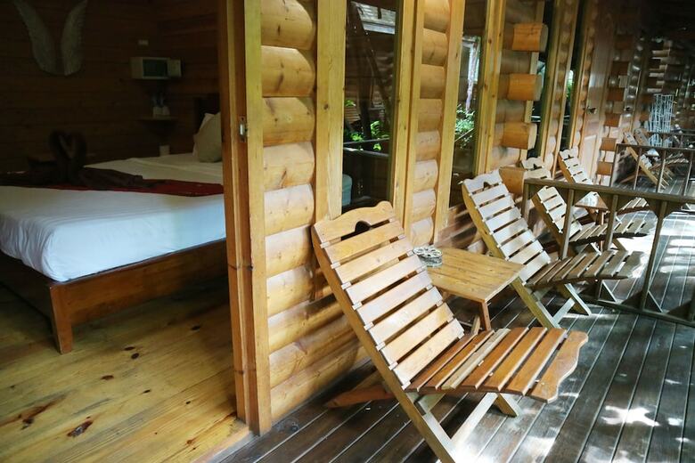 Hotel Log Home Boutique