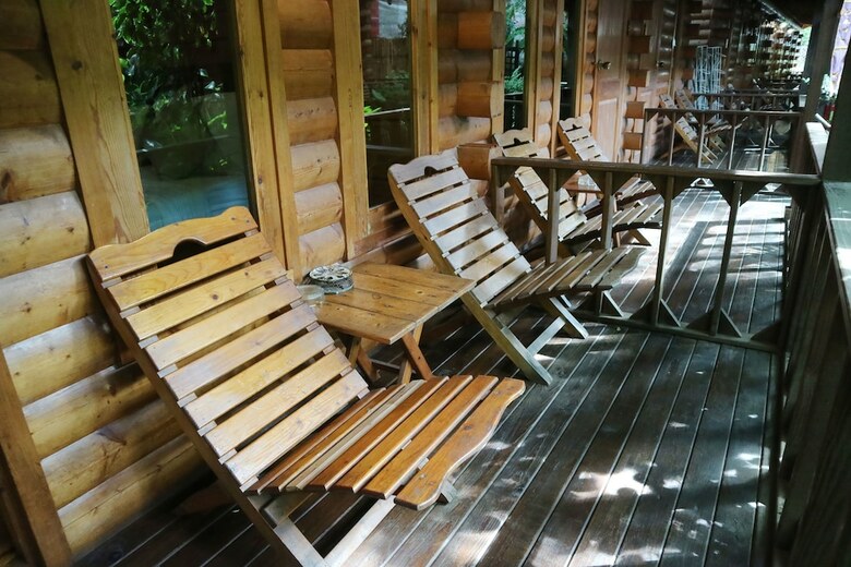 Hotel Log Home Boutique