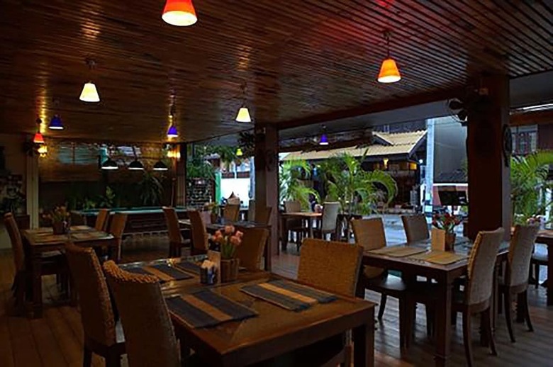 Hotel Log Home Boutique