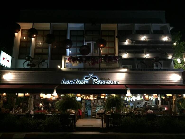 Hotel Log Home Boutique