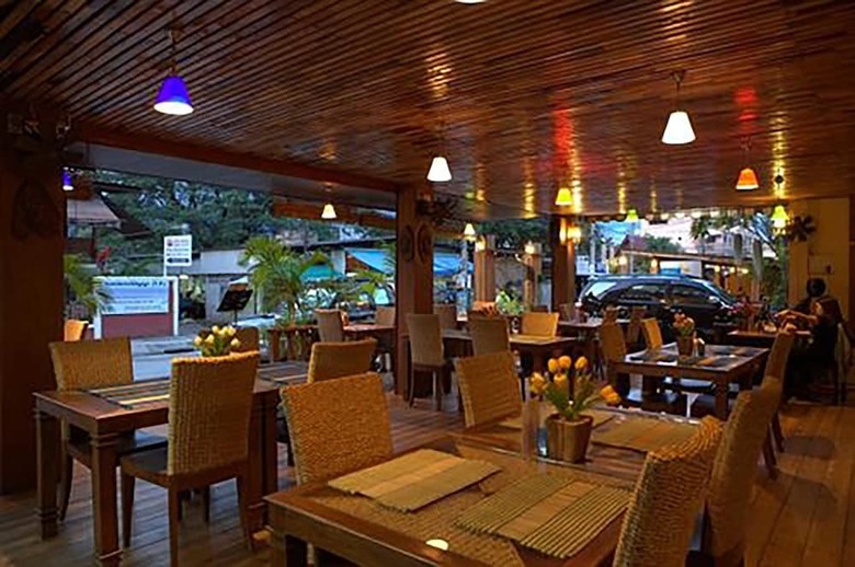 Hotel Log Home Boutique