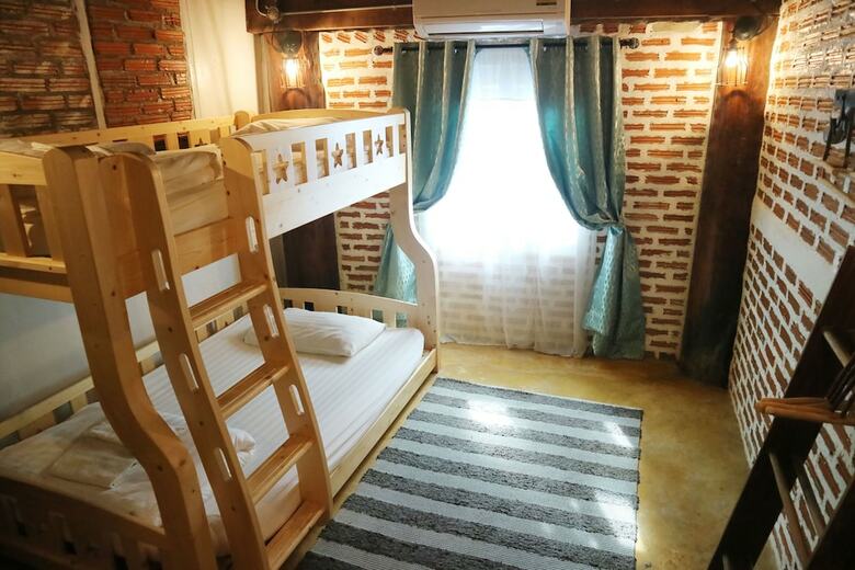 Hotel Log Home Boutique