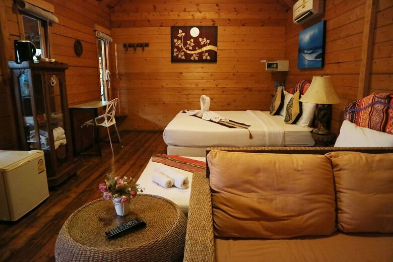 Hotel Log Home Boutique