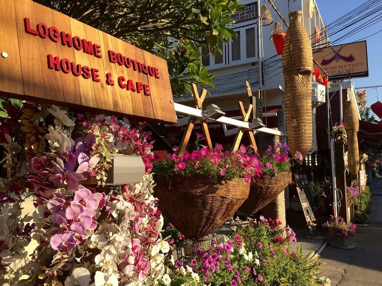 Hotel Log Home Boutique
