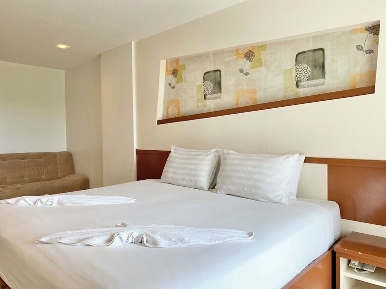 Hotel Patong Holiday