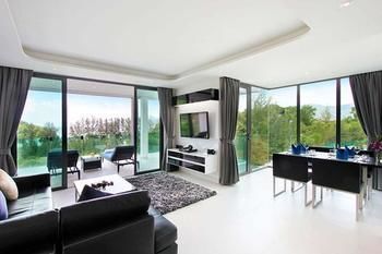 Hotel Absolute Twin Sands Resort & Spa