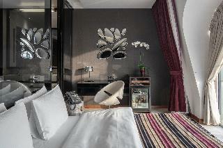 Hotel 11 Mirrors