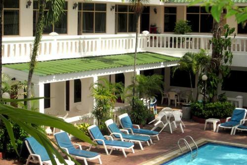 Expat Hotel