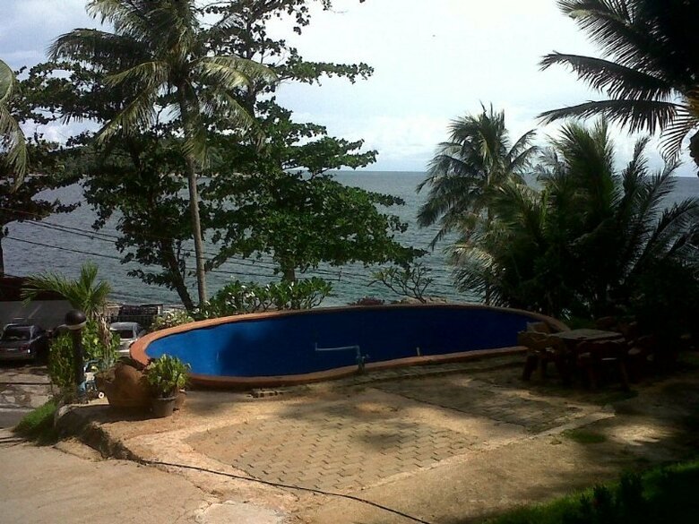 Hotel Naiharn On The Rock Resort