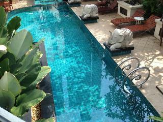 Hotel Gardengrove Suites Serviced Apartment