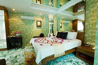Hostal Club One Seven Phuket