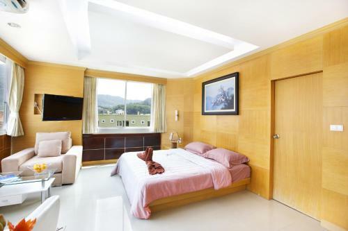 Hotel Patong Eyes