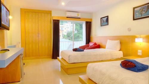 Hotel Patong Eyes