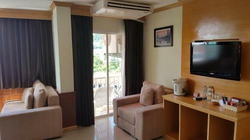 Hotel Patong Eyes