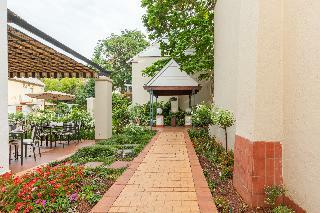 Hotel Courtyard At Arcadia