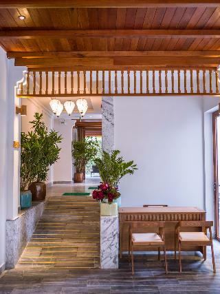 Vinh Hung Old Town Hotel