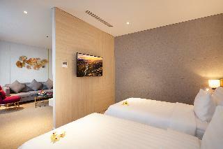 Dqua Hotel And Apartment