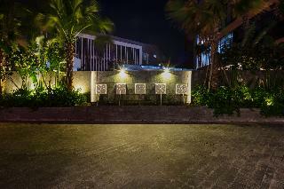 Dqua Hotel And Apartment