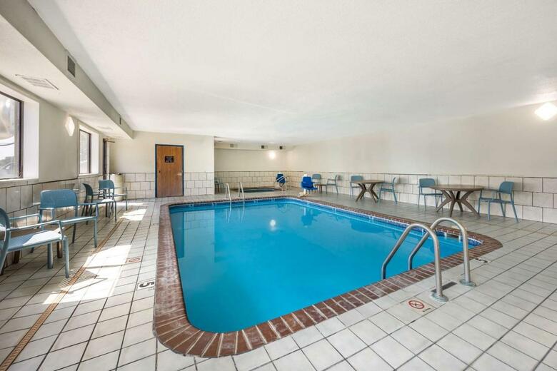 Hotel Americinn By Wyndham Salina