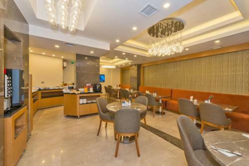 Apartamentos Bisetun Hotel