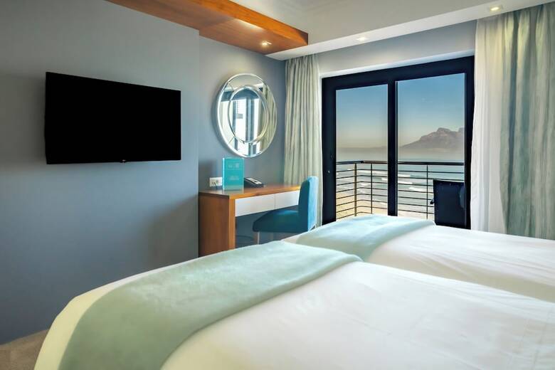 The Blaauberg Beach Hotel