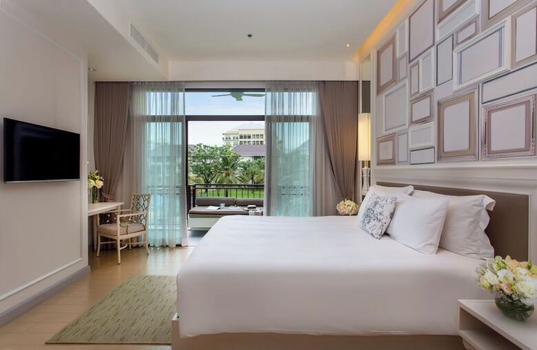 Hotel U Sathorn Bangkok Resort