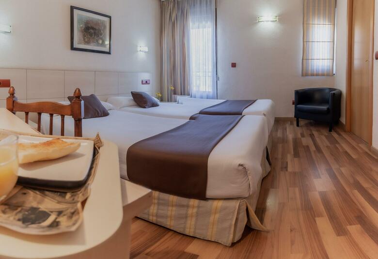 Hotel Oyo Hostal Rural El Ca�o