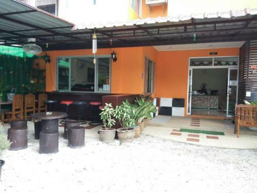 Hostal Baanthara Guesthouse