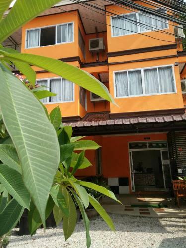 Hostal Baanthara Guesthouse