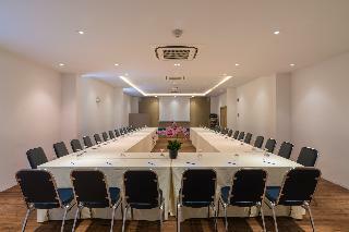 New Square Patong Hotel