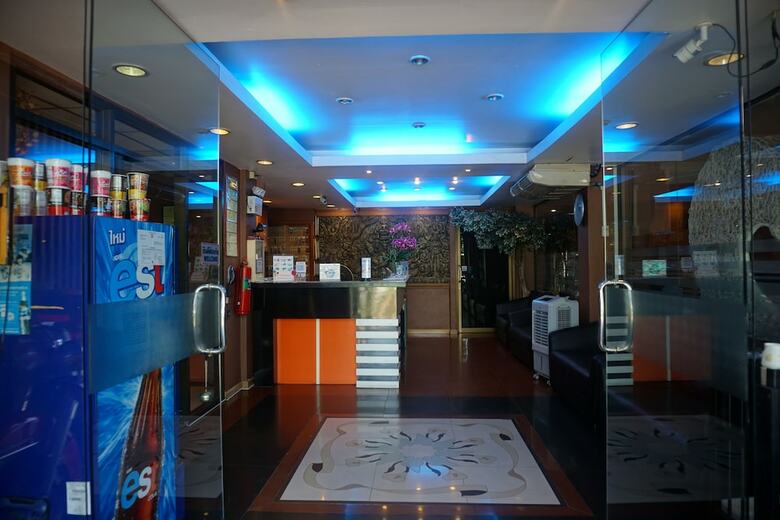Bangkok Travel Suites Hotel