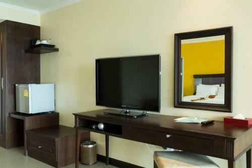 Hotel Royal Phala Cliff Beach Resort & Spa