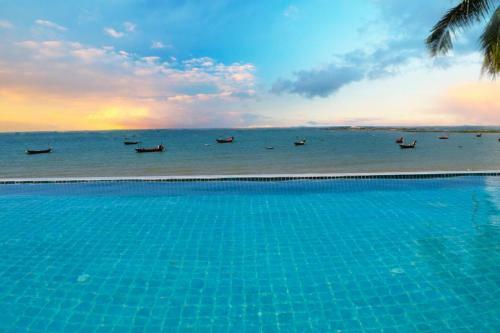 Hotel Royal Phala Cliff Beach Resort & Spa