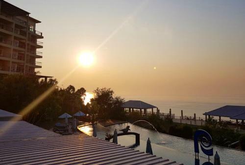 Hotel Royal Phala Cliff Beach Resort & Spa
