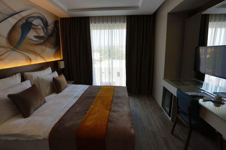 B Business Hotel & Spa