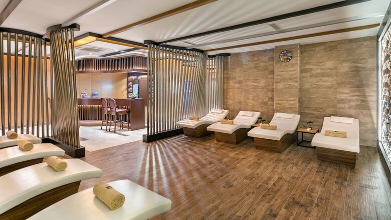 B Business Hotel & Spa