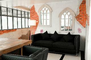 Hotel Roomquest Sukhumvit 107