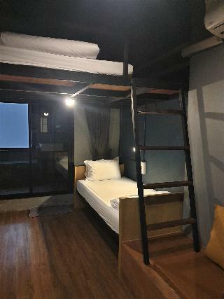 Silom Space Hostel