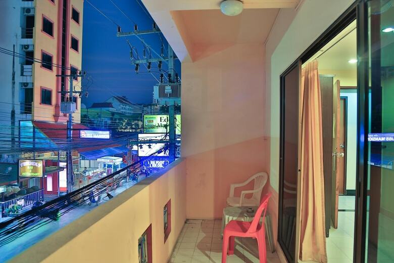 Harry S Apartments Bar Restaurant