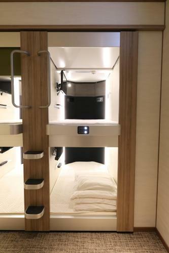 Cabin Capsule Hotel J Ship Osaka Namba