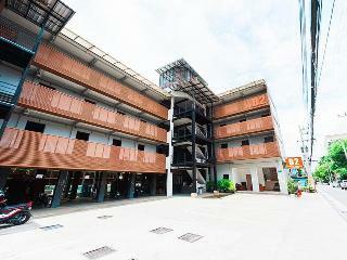 B2 Santitham Hotel