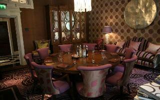 Hotel The Roseate Reading