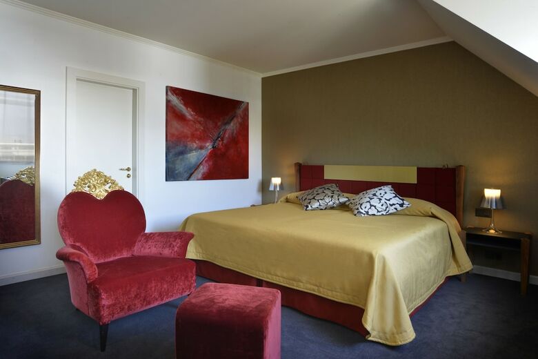 Hotel The Ambassador