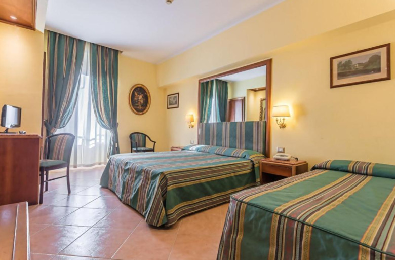Raeli Hotel Lux
