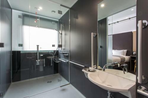 The Z Hotel City